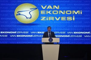 "Yeni T&uuml;rkiye'de siyaset silahların g&ouml;lgesinden &ccedil;ıkmalı"
