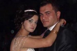 Eşinin sağlığının k&ouml;t&uuml;ye gitmesine dayanamayıp intihar etti