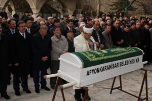 O cenaze namazına Bakan Eroğlu da katıldı