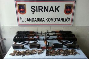 Şırnak'ta g&ouml;&ccedil;er &ccedil;adırlarında cephanelik!