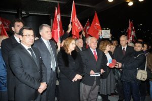 Perin&ccedil;ek'ten silah bırakma yorumu: "Cumhuriyete silah &ccedil;ekildi"