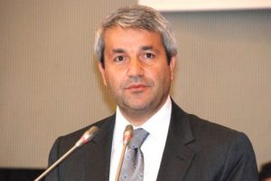 Cumhurbaşkanı partisiz olmalı