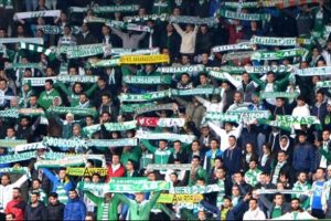 Bursaspor trib&uuml;nleri ayağa kalktı!