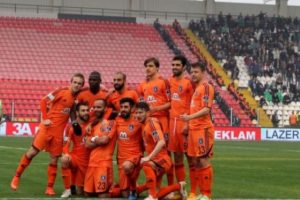 Başakşehir Akhisar'da kazandı!