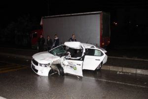Otomobil kamyonete &ccedil;aptı: 1 &ouml;l&uuml;