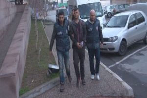 Bara alınmayınca pompalı t&uuml;fekle dehşet sa&ccedil;tı: 10 yaralı