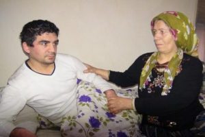 Anne ile zihinsel engelli oğlunun dram dolu yaşamı