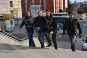 Otomobilden 25 kilo eroin &ccedil;ıktı