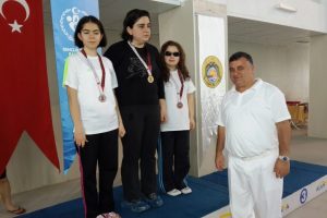 Nil&uuml;ferli engel tanımayan sporcularımız farka koştu! 22 madalya!