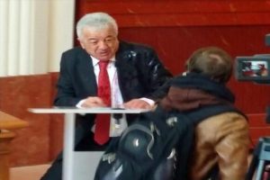 Paris b&uuml;y&uuml;kel&ccedil;imize &ccedil;irkin saldırı