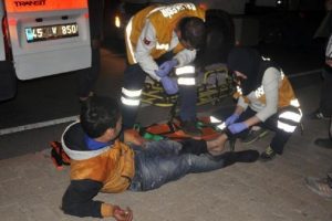 Motosiklet orta ref&uuml;je &ccedil;arptı: 2 yaralı