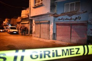 Sokak ortasında silahlı saldırı: 1 &ouml;l&uuml;
