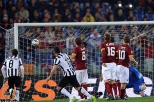 Juventus Roma'dan istediğini aldı