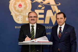 Bursa Valisi'nden Emniyet M&uuml;d&uuml;r&uuml;'ne ziyaret