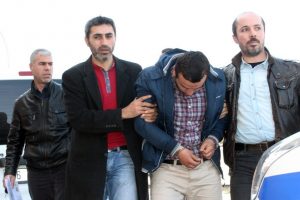 Bursa'da &ccedil;aldığı malzemeleri satarken su&ccedil;&uuml;st&uuml; yakalandı!