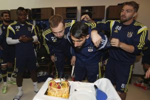 Mert G&uuml;nok ve Mehmet Topal'a doğum g&uuml;n&uuml; s&uuml;rprizi