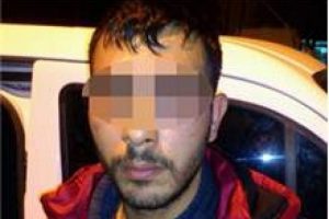 &Uuml;niversiteli kızlara cinsel organını g&ouml;sterip...