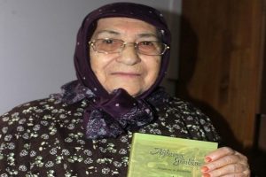 85 yaşında şiir kitabı &ccedil;ıkarttı