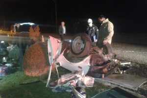 Ara&ccedil; hurdaya d&ouml;nd&uuml;: 2 &ouml;l&uuml;, 5 yaralı