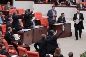 Muhalefetten pakete karşı yeni taktik