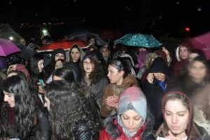 &Uuml;niversiteli kızların taciz isyanı