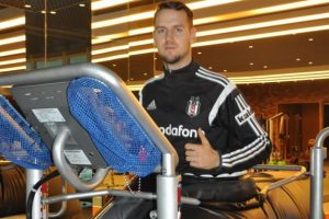Milosevic'in tedavisi s&uuml;r&uuml;yor