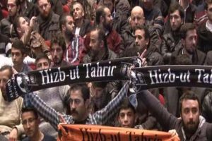 Atat&uuml;rk posteri Hizb-ut Tahrircileri rahatsız etti!