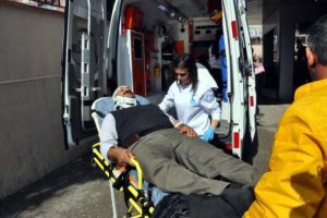 Adıyaman'da otomobiller &ccedil;arpıştı: 2 yaralı