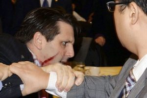 Amerika B&uuml;y&uuml;kel&ccedil;isi'ne G&uuml;ney Kore'de usturalı saldırı