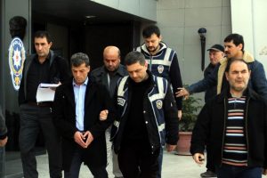 Bursa'da akıl almaz dolandırıcılık! &Ccedil;aldıkları arabayı...