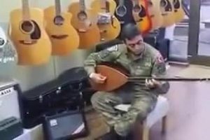T&uuml;rk askerinin Kosova'da s&ouml;ylediği şarkı izlenme rekoru kırıyor