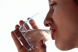 Yaza fit girmek i&ccedil;in de alkali su