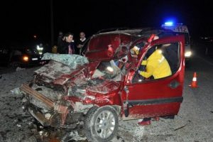 Yozgat'ta 2 otomobil &ccedil;arpıştı: 1 &ouml;l&uuml;, 4 yaralı