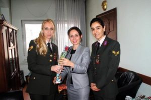 Jandarma, Hakkarili kadınların g&uuml;n&uuml;n&uuml; kutladı.