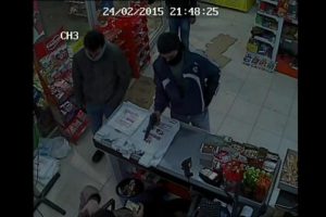 Silahlı market soygunu kamerada