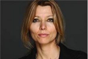 Elif Şafak'a b&uuml;y&uuml;k onur