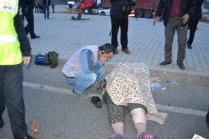 Kamyon ile motosiklet &ccedil;arpıştı: 2 &ouml;l&uuml;, 2 yaralı