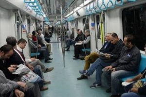 Marmaray'ın &Uuml;sk&uuml;dar durağında bir yolcu kalp krizi ge&ccedil;irdi