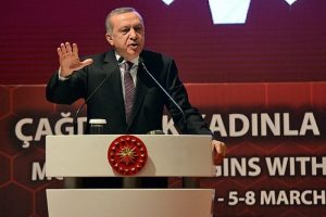 'Ahlaksızca o kadının &uuml;zerine gittiler'