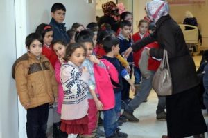 Okulda s&uuml;t i&ccedil;en 30 &ouml;ğrenci hastaneye kaldırıldı