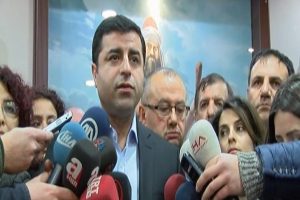 Demirtaş: "Paketin pansuman ile d&uuml;zelecek bir tarafı yok"