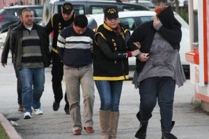Kırgız kadını bı&ccedil;aklayıp fuhuş yaptırdı
