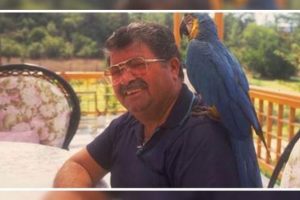 Papağanı 22 yıldır &Ouml;zal'ı unutamıyor
