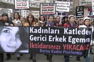 Bursa'da binlerce kadın &Ouml;zgecan i&ccedil;in y&uuml;r&uuml;d&uuml;