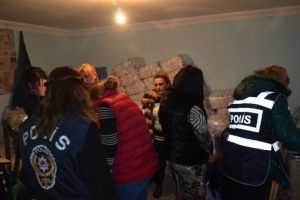 Fuhuş operasyonunda 12 g&ouml;zaltı