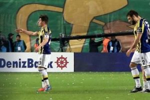 Emre'den Galatasaray'a k&uuml;f&uuml;rl&uuml; tezah&uuml;rat