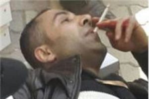 Bı&ccedil;aklandı, ambulansı sigara i&ccedil;erek bekledi