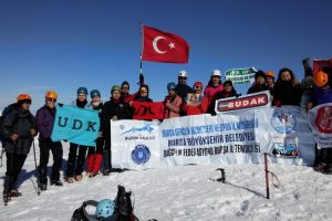 Bursa'da şiddete karşı zirve tırmanışı