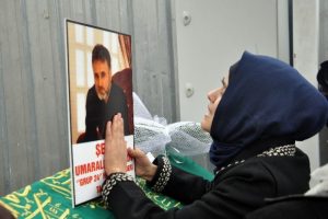 Tacik muhalif lider son yolculuğuna uğurlandı