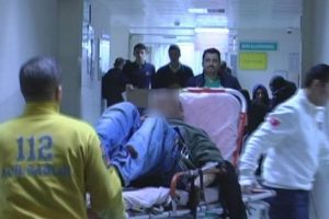 Bu da 'erkeğe' şiddet! Bursa'da sokak ortasında adam bı&ccedil;akladı...